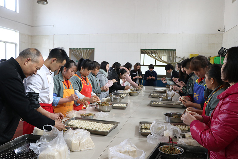 冬至餃子碗，陽(yáng)晨人心暖